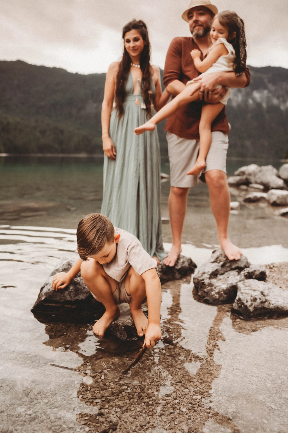 Antonia Orologio, Familienfotografie, Vater und Neugeborenes