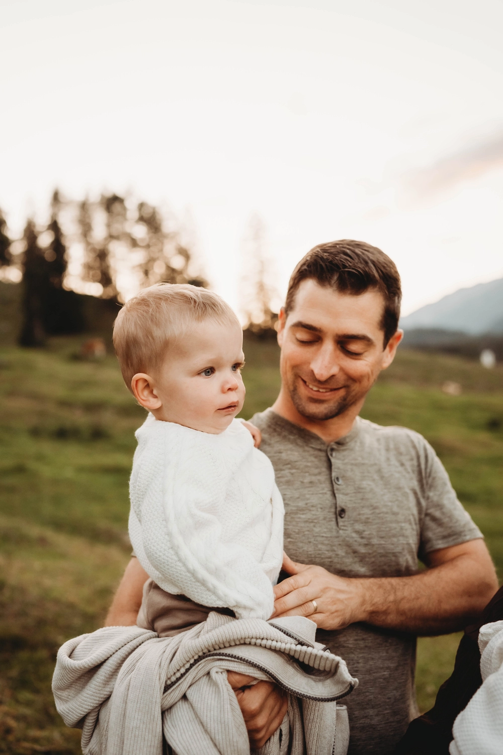 Antonia Orologio, Familienfotografie, Vater und Neugeborenes